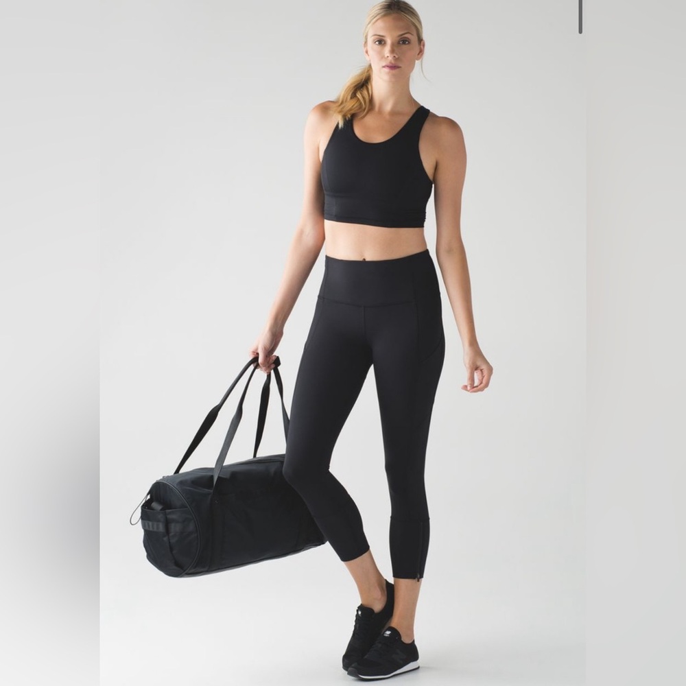 Lululemon Fast As Light Bra Black size 4
